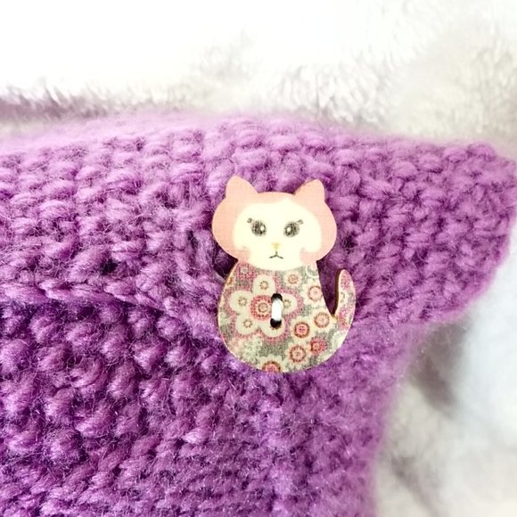 Hand Crafted Knit Throw Pillow Orchid Lilac Cat Buttons Sofa Couch Essenti… - Picture 4 of 9